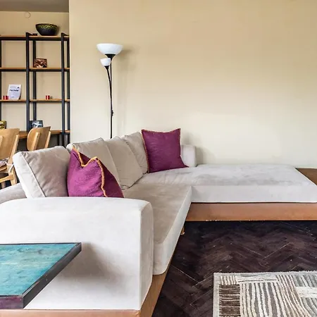Chic Flat W Balcony Bbq 10 Min To Emaar In Uskudar اسطنبول