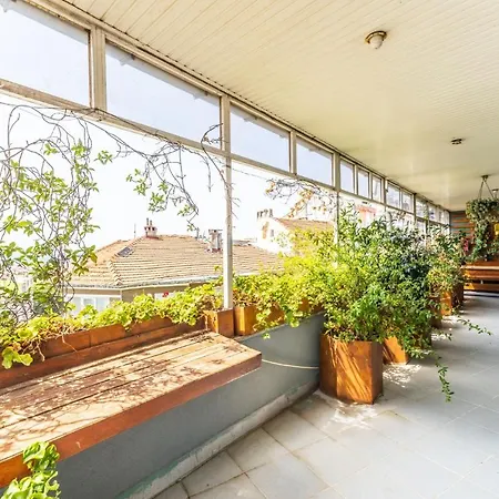 Апартаменты Chic Flat W Balcony Bbq 10 Min To Emaar In Uskudar Стамбул